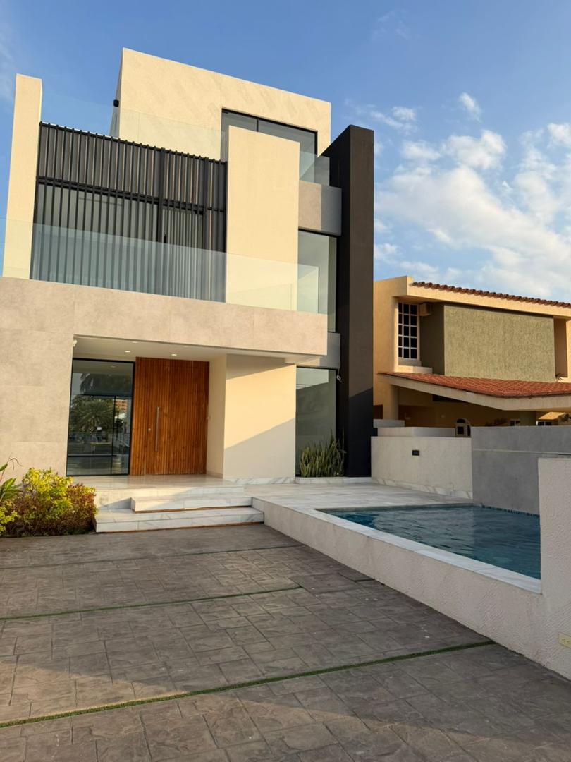 Vivienda unifamiliar terminada con piscina